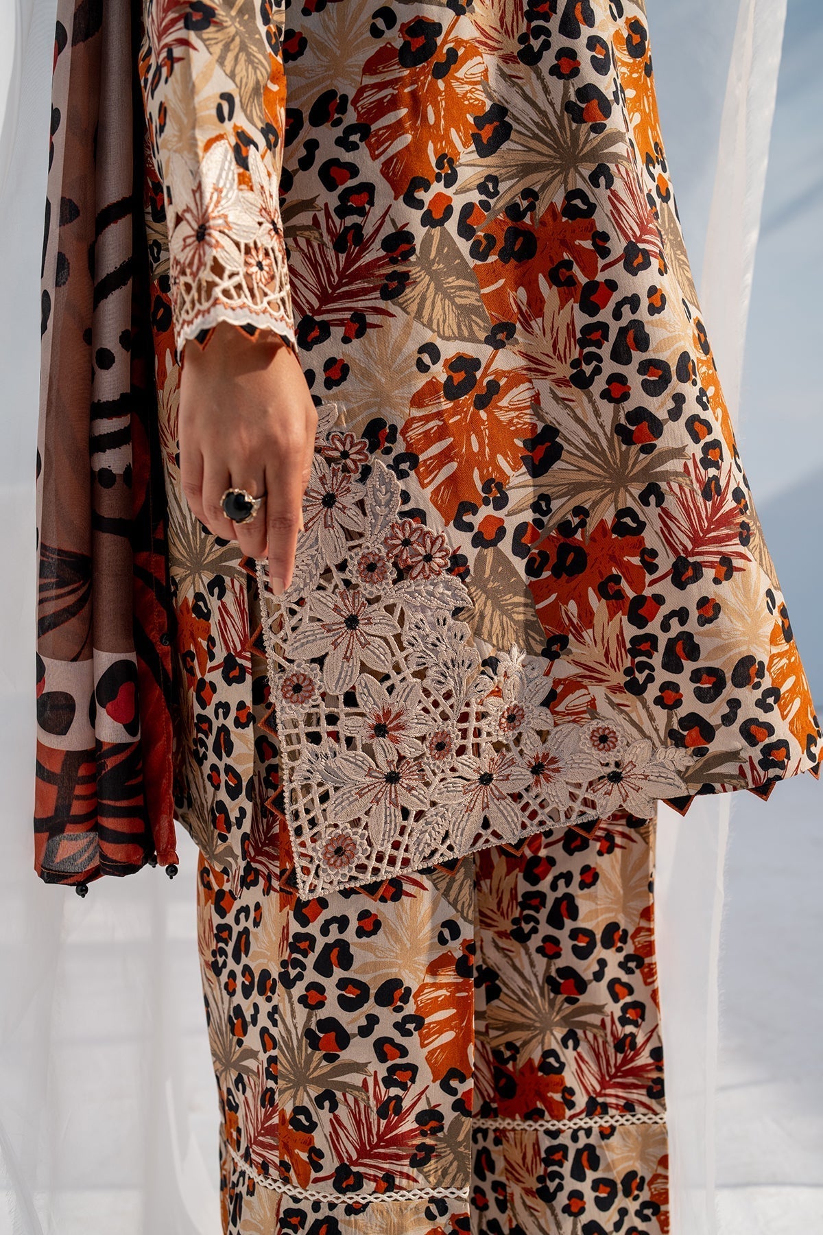 BAROQUE 3PC KARANDI PRINTED SHIRT WITH KARANDI PRINTED DUAPTTA AND TROUSER - 1702